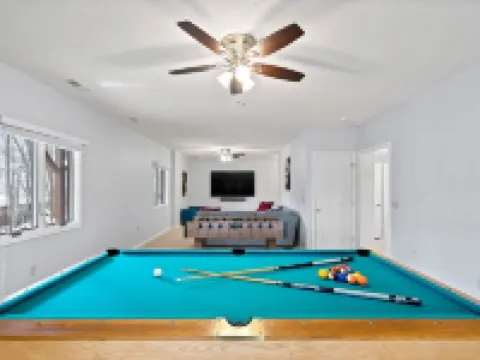 Hidden Haven - Kids friendly home, Great Location, Extended Deck, Outdoor Dining Hotels in Massanutten