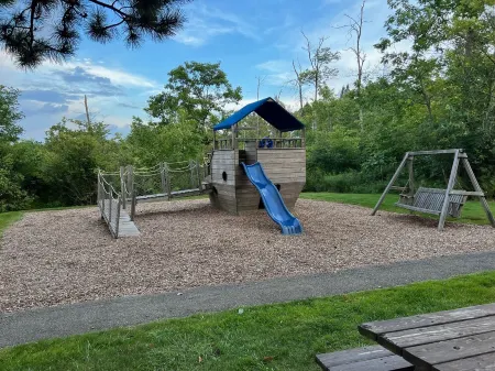 Cozy Ski Condo with Pond View