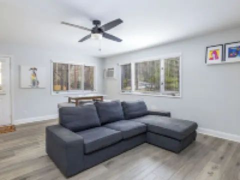Amelia's Apartment 2b/1ba Wi-Fi, TV, Kitchen, W/D, Patio