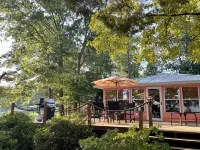 Lake Front Cottage, Private Boat Ramp & Dock, Kayaks, Arcade Games, Ping Pong