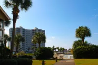 Charming, cozy with a coastal vibe family sized villa, 15 min walk to the beach.
