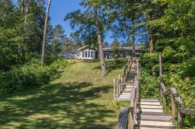 Shady Crest. Pool table, games, bonfire, Legos. Lake w/ kayaks. 5 kings - 16ppl.