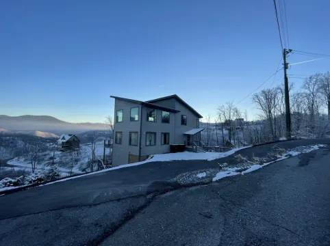 BRAND NEW! Stunning VIEWS,Huge Decks,Game Room,Fire Pit