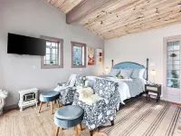 Brand New Luxe Retreat + Hot Tub