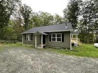 Secluded mountain home on over 10 wooded acres, modern, WiFi and pet friendly!