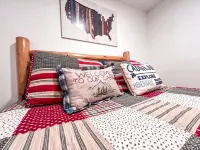 Escape to The Riverside Hideaway - A Cozy Cabin With River Views! 풀라스키 카운티 호텔