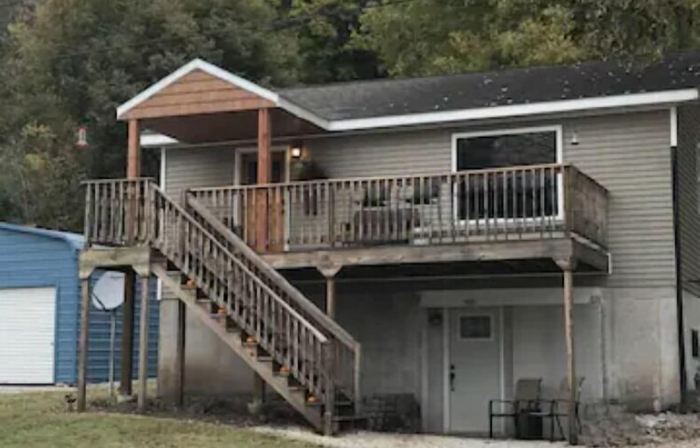 Modern 4 Bedroom 2 Bath Sleeps 10 Newly Renovated Whole House Rental