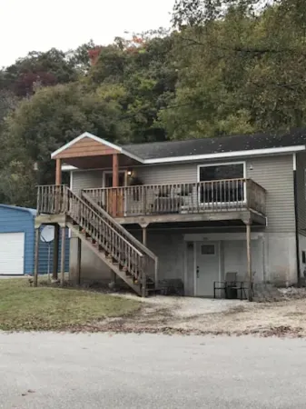 Modern 4 Bedroom 2 Bath Sleeps 10 Newly Renovated Whole House Rental