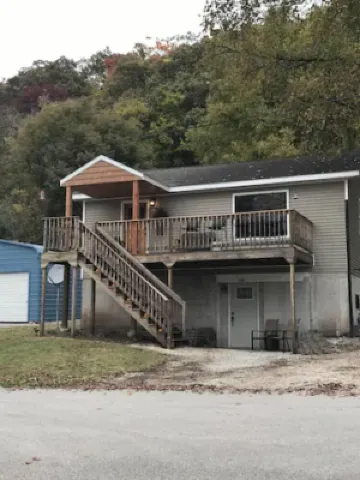 Modern 4 Bedroom 2 Bath Sleeps 10 Newly Renovated Whole House Rental 格拉夫頓酒店