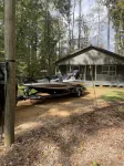 New Cabin in woods at pickwick.  3 BR 2 bath,  near Stateline ramp & state park