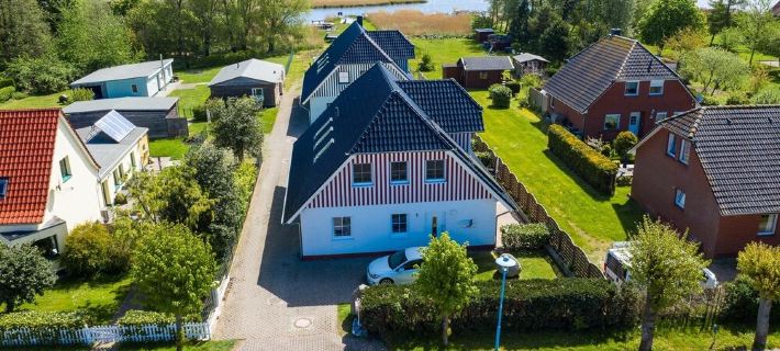 Ferienwohnung Breege Zwischen Bodden und Meer Hotels in Breege
