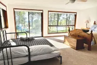 Bushland Escape: A rural bush setting on acreage suitable for small groups