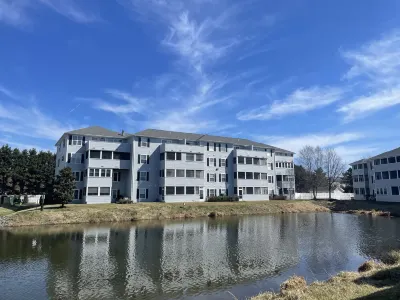 LOVELY 2 BEDROOM CONDO WITH POOL Hotels in 