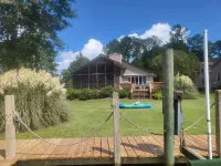 Waterfront Retreat فنادق في River Bend