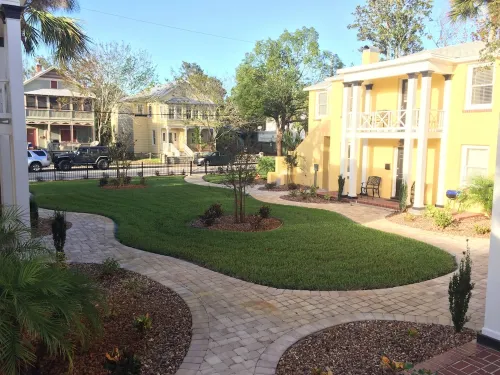 C4, Perfect location in downtown, near beaches, work from home, free parking!