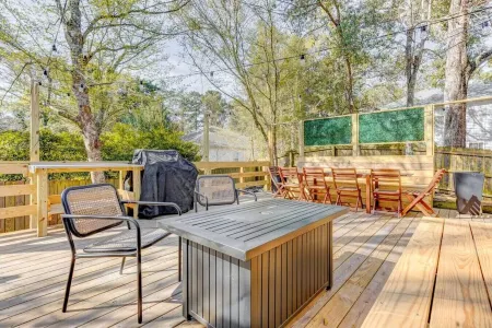 Pool Table, Arcade, Fenced-in Yard, Fire-pit, Private Beach Parking!