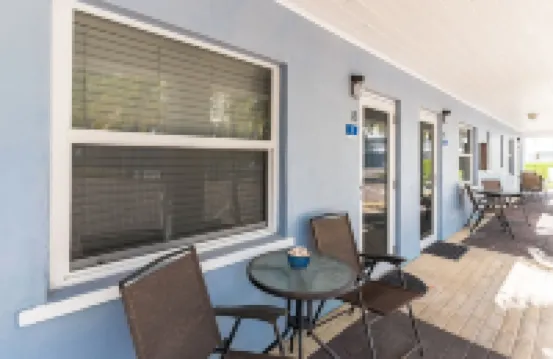 Comfortable beach apartment with pool