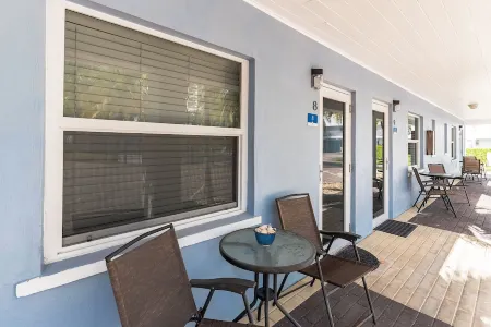 Comfortable beach apartment with pool