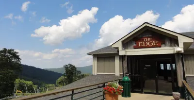 Updated spacious home with top of the mountain view! 라이즈 갑 주변 호텔