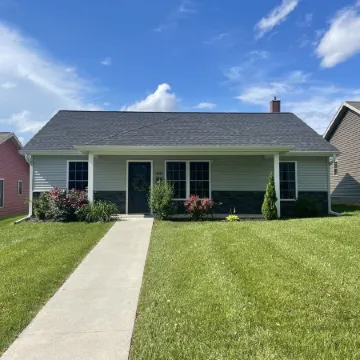 Simply Charming Nest-Nearly brand new, central, super clean, well appointed.