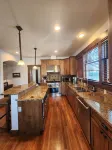 Large 4 bedroom home in Grand Park / Free Shuttle / Fireplace / Grill