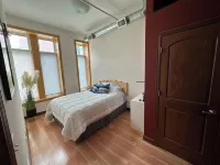 Prime downtown Minneapolis location.  Sleeps 4, 2BR, 1BA, full kit. Các khách sạn ở 
