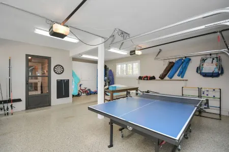 Luxury Lakefront - Game Room - 7 beds - Hot tub - Kayaks - Dock