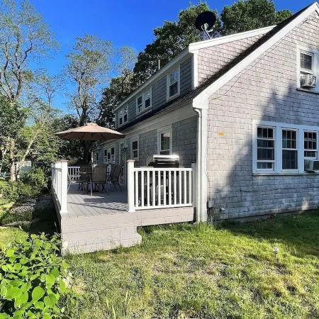 3 Bedroom House, Close to the Beach and Beech Forest. Отели в г. Истам