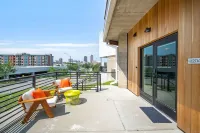 Retro Loft in downtown Des Moines with Terrace, Free Parking, gym, wells fargo