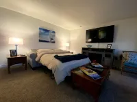 Lake Front Condo - You’ll never want to leave! Licensed. Air conditioned.