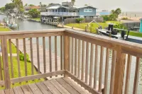 Canal Views W/Boat Slip on Key Allegro! Spacious and Cozy! New! Hoteles en Rockport
