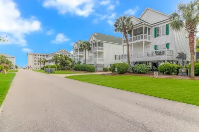 Steps to the beach/ Pool/  Ensuite bathrooms /Arcade/ beautiful safe community Hotels near Surfside Coin Laundry