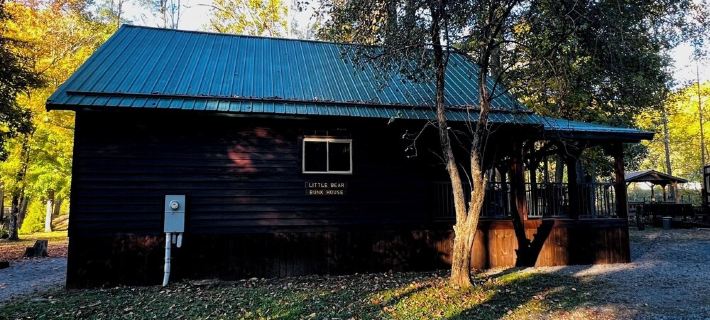 "Family Fun by the River: Sleeps 9, Pet-Friendly Cabin Hotels in Randolph County