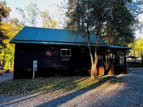 "Family Fun by the River: Sleeps 9, Pet-Friendly Cabin