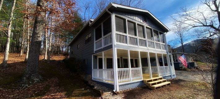 Lake front Sunset Cottage with dock & kayaks Hotels in Graham County