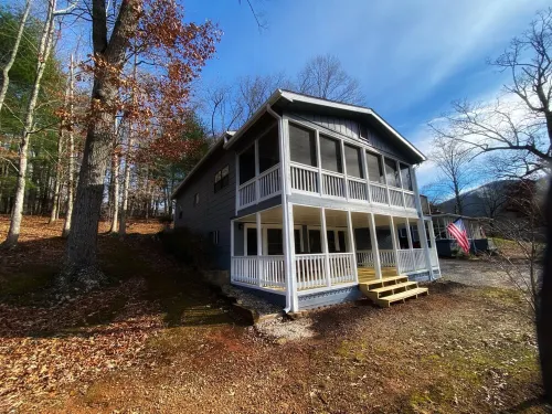 Lake front Sunset Cottage with dock & kayaks - 3-Star
