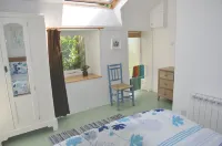 Set in gorgeous gardens & quiet countryside close to Mousehole and the sea Hotels in Paul