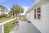 Ocean and Marsh Views, Surf Cottage, Sleeps 7