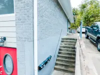 Artistic and Creative Vibe with Indoor Swing 2 Blocks to Downtown & near SEMO