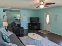 Spacious Family Home with Outdoor Space. One mile to downtown