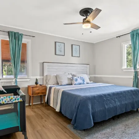 Stunning 4/2 Ranch Style Home near Tampa Bay