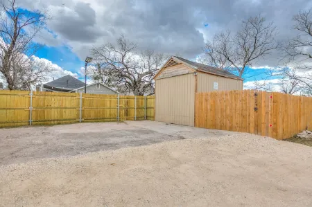 The Bird House - 3 Bedroom Downtown Nest