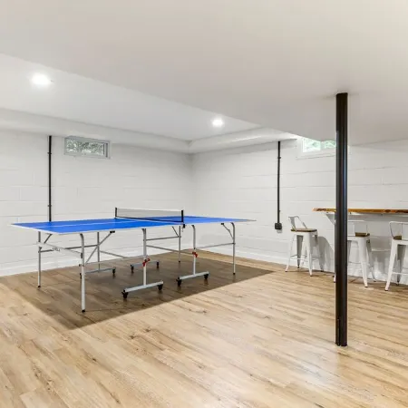 Coastal Retreat With Saltwater Heated Pool, 5 Min To Beach, Fire Pit, 4 BDRM