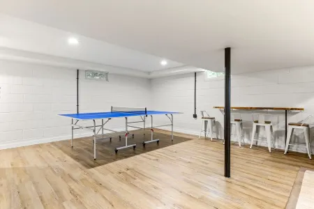 Coastal Retreat With Saltwater Heated Pool, 5 Min To Beach, Fire Pit, 4 BDRM