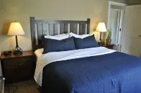 Entire home steps from the Missouri River! Hotels in Oacoma