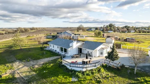 Two Adjacent Farmhouses on 4 acres. Sleeps up to 20. Pet Friendly