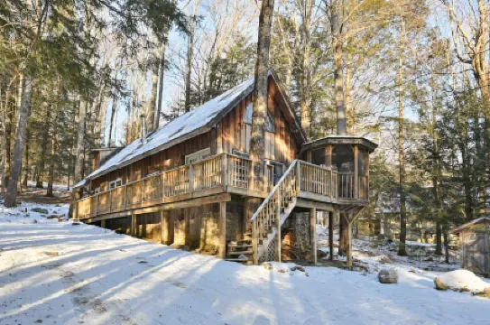 Chic Cabin with Fireplace at Stratton Mountain