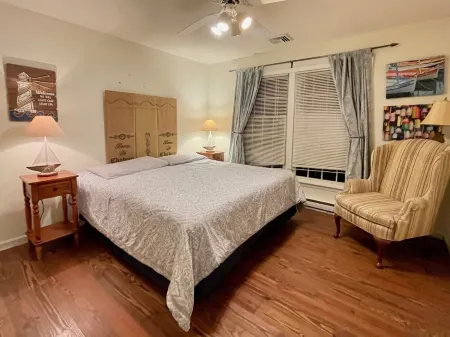 6Bed/4Bath One-Level Cape Cod Villa