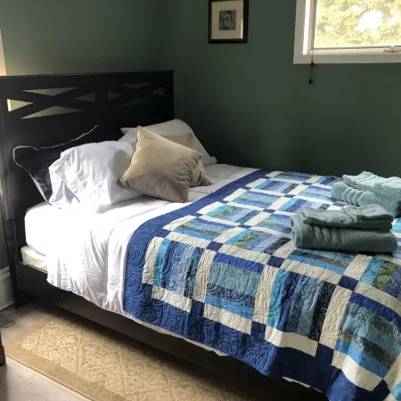 Walk to Lake Michigan Beach, Hit the Bike Trails, Relax- Large Yard w/Fire Pit!