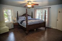 Sunnyside home near Sunday River, Black Mountain, Lakes, Rivers and Hikes Hotels in Rumford